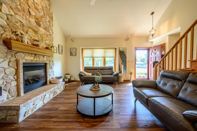 $499,999 | 9015 South 84th Street, Franklin, WI 53132