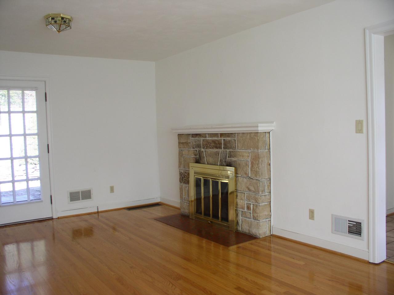 3403 Windsor Road Roanoke, VA 24018 - Photo 3 of 5 Living Room
