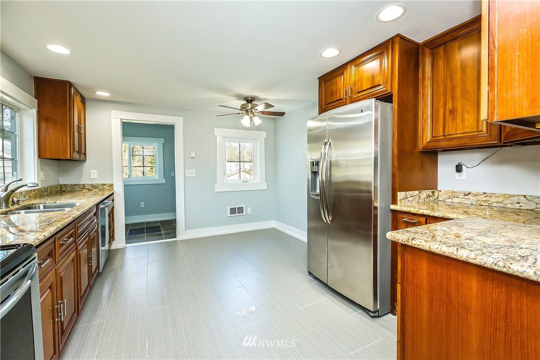 4133 Harris Road Southeast Port Orchard, WA 98366 - Photo 11 of 23 Gallery Image 11