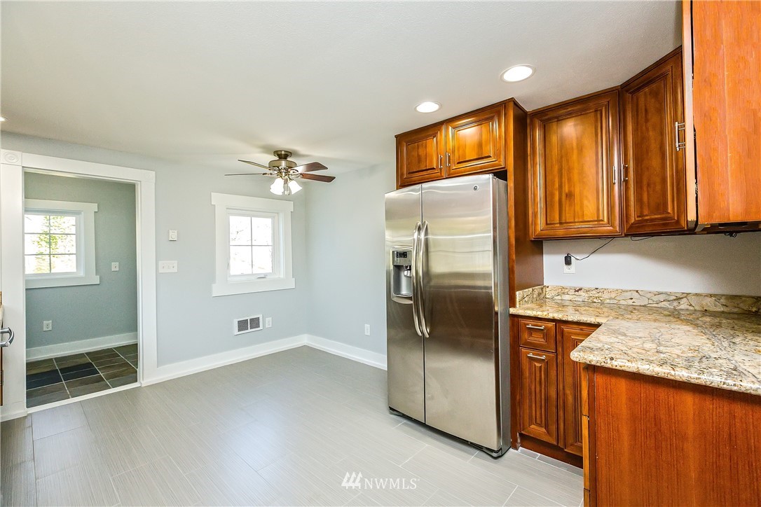 4133 Harris Road Southeast Port Orchard, WA 98366 - Photo 12 of 23 Gallery Image 12
