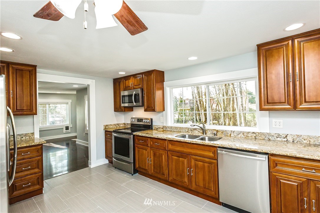 4133 Harris Road Southeast Port Orchard, WA 98366 - Photo 13 of 23 Gallery Image 13