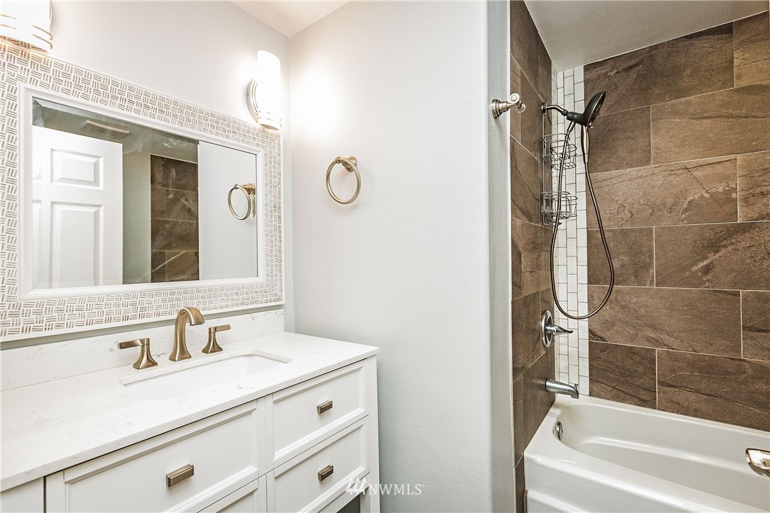 4133 Harris Road Southeast Port Orchard, WA 98366 - Photo 15 of 23 Gallery Image 15