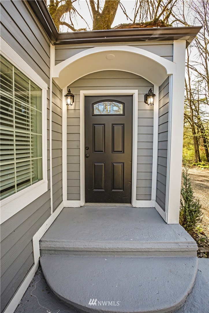 4133 Harris Road Southeast Port Orchard, WA 98366 - Photo 5 of 23 Gallery Image 5