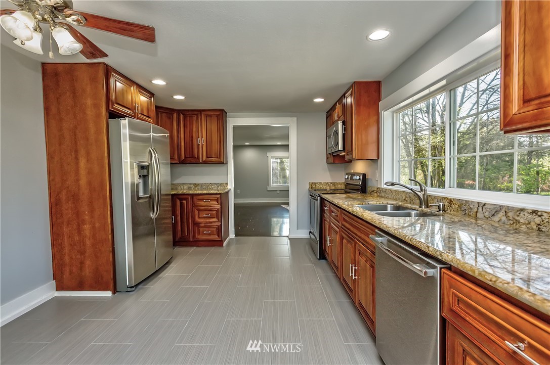 4133 Harris Road Southeast Port Orchard, WA 98366 - Photo 9 of 23 Gallery Image 9
