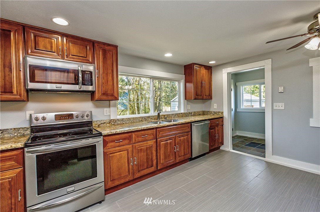 4133 Harris Road Southeast Port Orchard, WA 98366 - Photo 10 of 23 Gallery Image 10