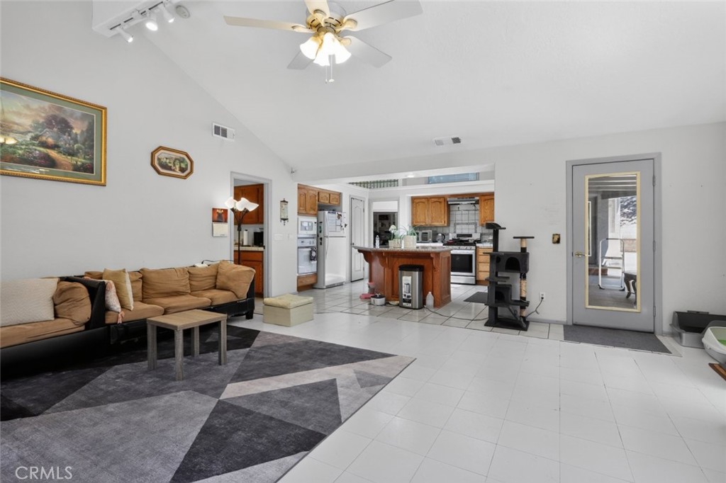 29560 Butterfield Way Tehachapi, CA 93561 - Photo 7 of 44