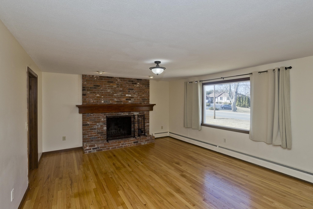 239 Porter Road East Longmeadow, MA 01028 - Photo 3 of 42 Gallery Image 3