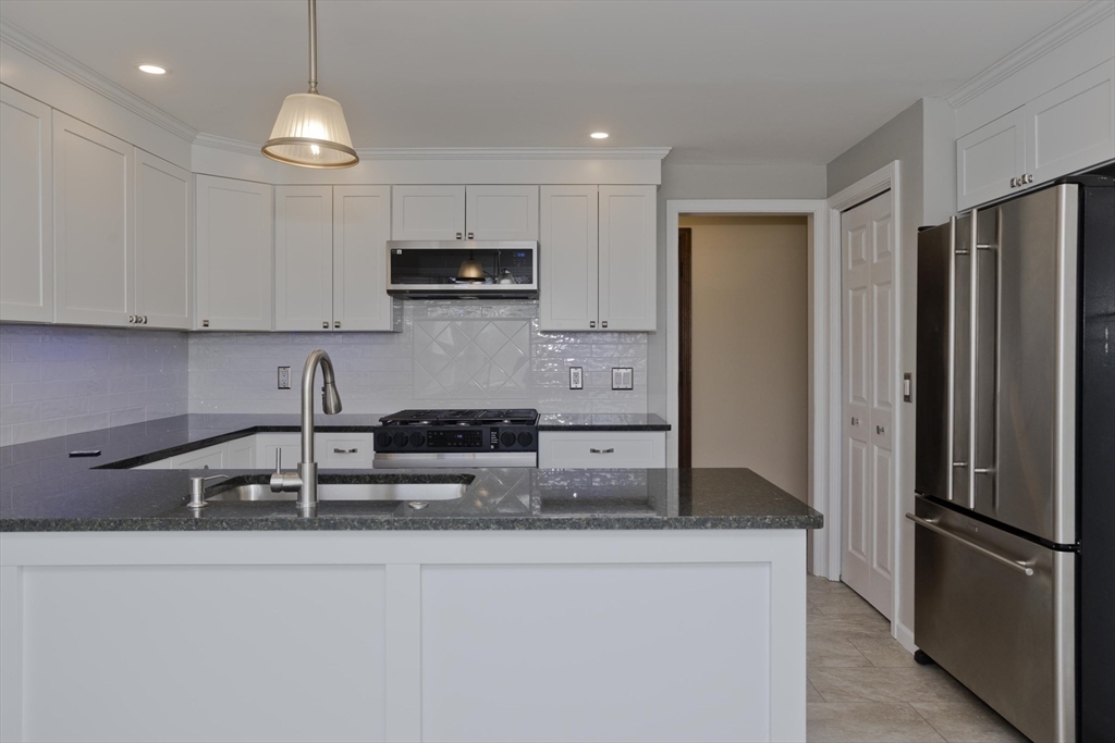 239 Porter Road East Longmeadow, MA 01028 - Photo 6 of 42 Gallery Image 6