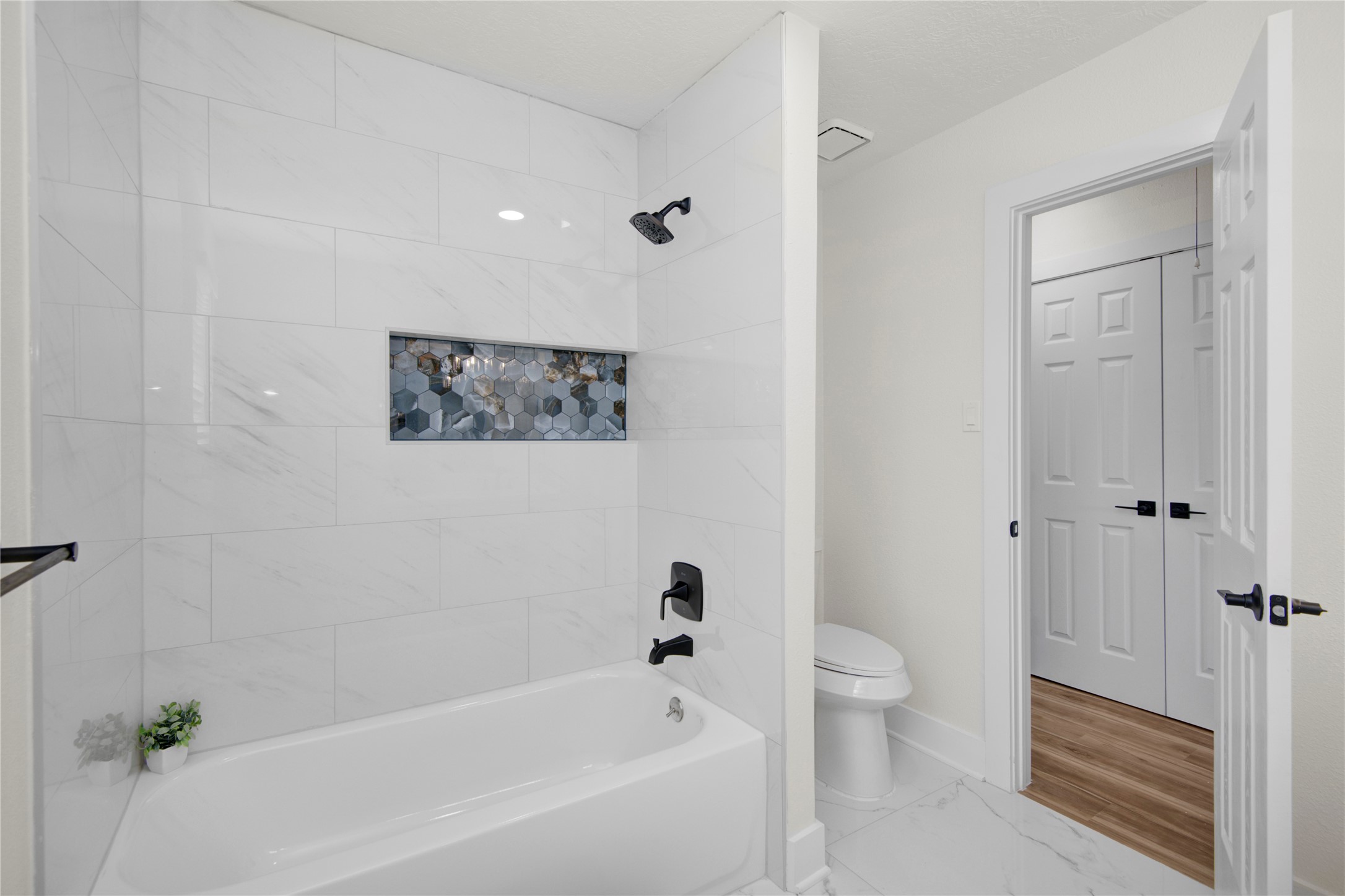 4909 Cochran Street, Unit 12 Houston, TX 77009 - Photo 18 of 29 a bathroom with a bathtub shower and toilet