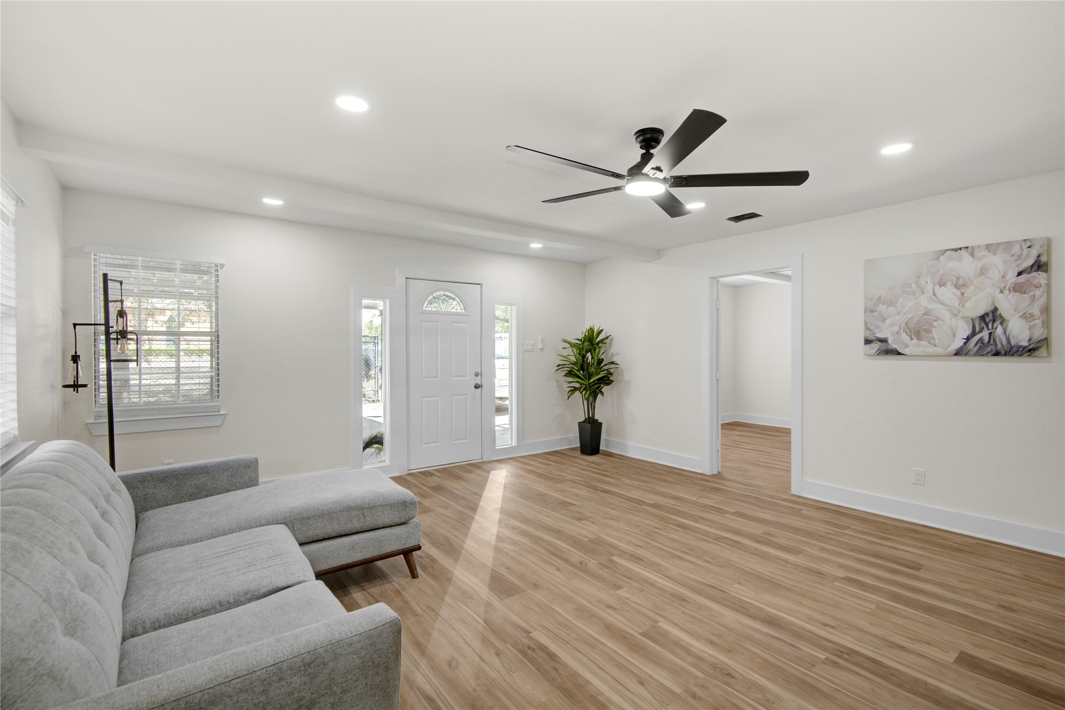 4909 Cochran Street, Unit 12 Houston, TX 77009 - Photo 3 of 29 a living room with furniture and window