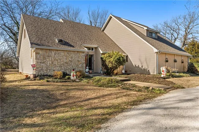 $329,900 | 16800 South 1413th Road, Nevada, MO 64772