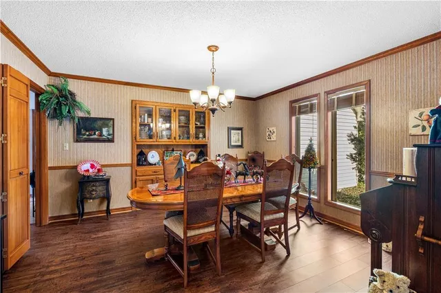 $329,900 | 16800 South 1413th Road, Nevada, MO 64772