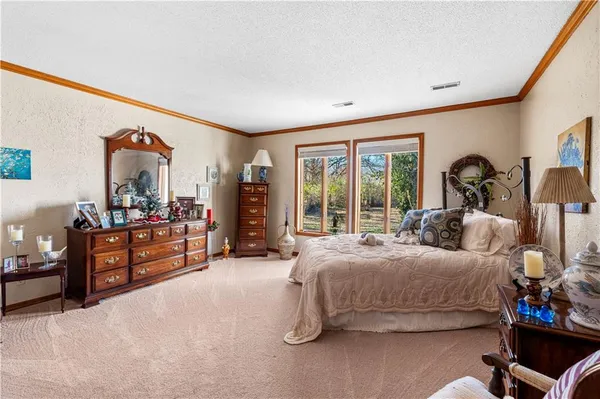$329,900 | 16800 South 1413th Road, Nevada, MO 64772