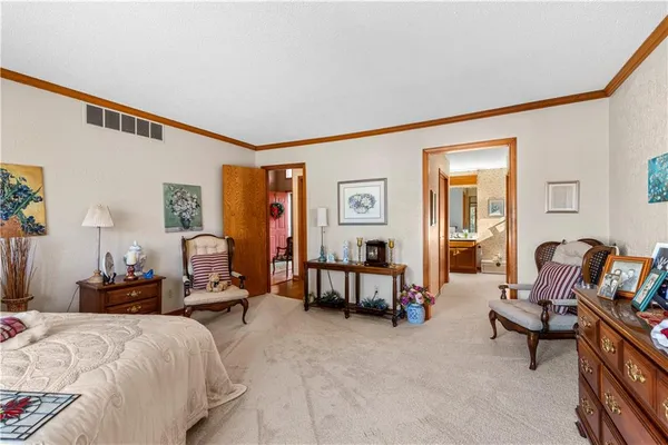 $329,900 | 16800 South 1413th Road, Nevada, MO 64772