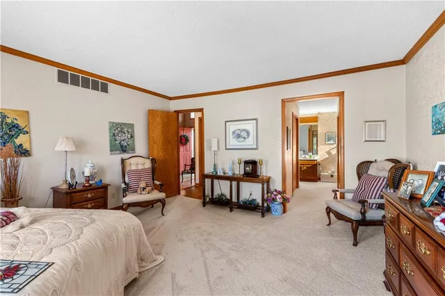 $329,900 | 16800 South 1413th Road, Nevada, MO 64772