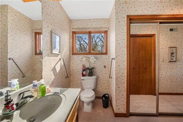 $329,900 | 16800 South 1413th Road, Nevada, MO 64772