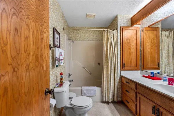 $329,900 | 16800 South 1413th Road, Nevada, MO 64772
