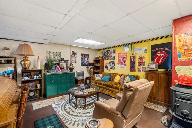 $329,900 | 16800 South 1413th Road, Nevada, MO 64772