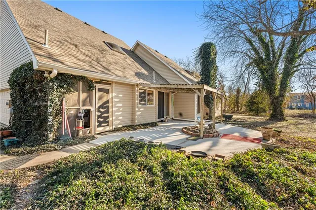 $329,900 | 16800 South 1413th Road, Nevada, MO 64772