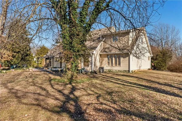 $329,900 | 16800 South 1413th Road, Nevada, MO 64772