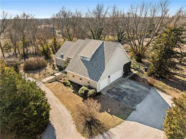 $329,900 | 16800 South 1413th Road, Nevada, MO 64772