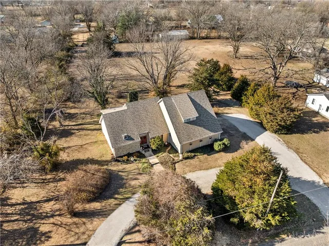 $329,900 | 16800 South 1413th Road, Nevada, MO 64772