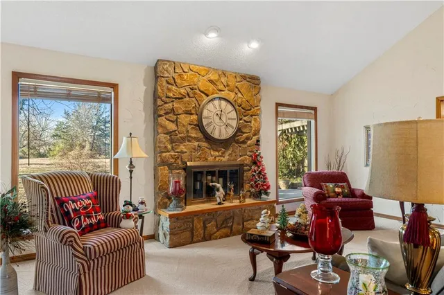 $329,900 | 16800 South 1413th Road, Nevada, MO 64772