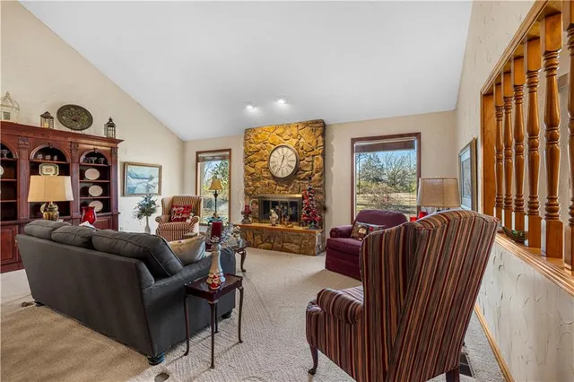 $329,900 | 16800 South 1413th Road, Nevada, MO 64772