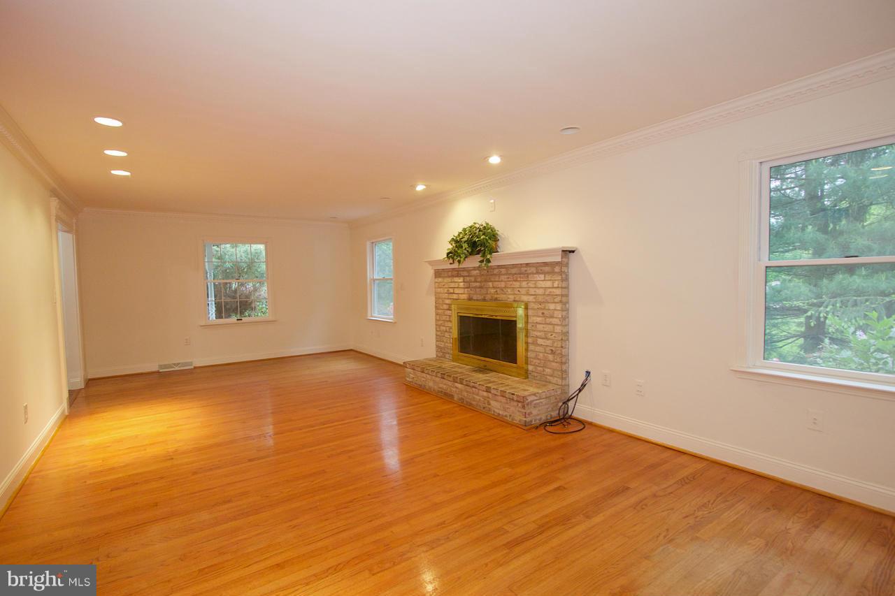 2512 Fox Road Fallston, MD 21047 - Photo 5 of 30 Living Room