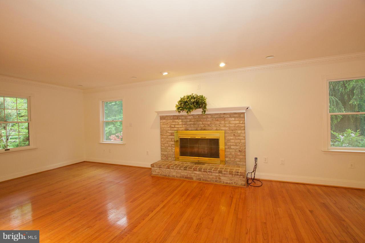 2512 Fox Road Fallston, MD 21047 - Photo 6 of 30 Living Room