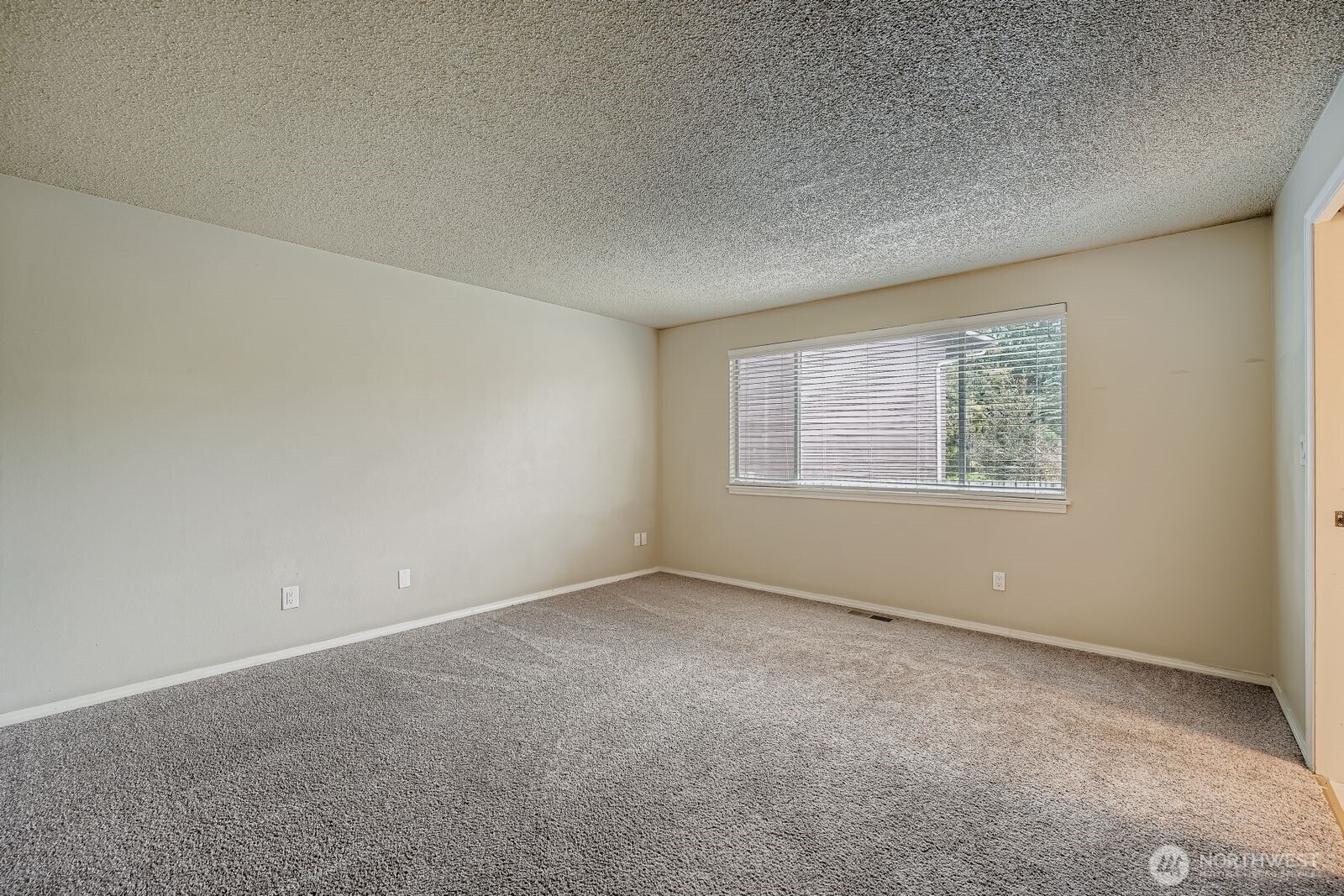 2738 Southwest 323rd Street Federal Way, WA 98023 - Photo 11 of 26 an empty room with windows