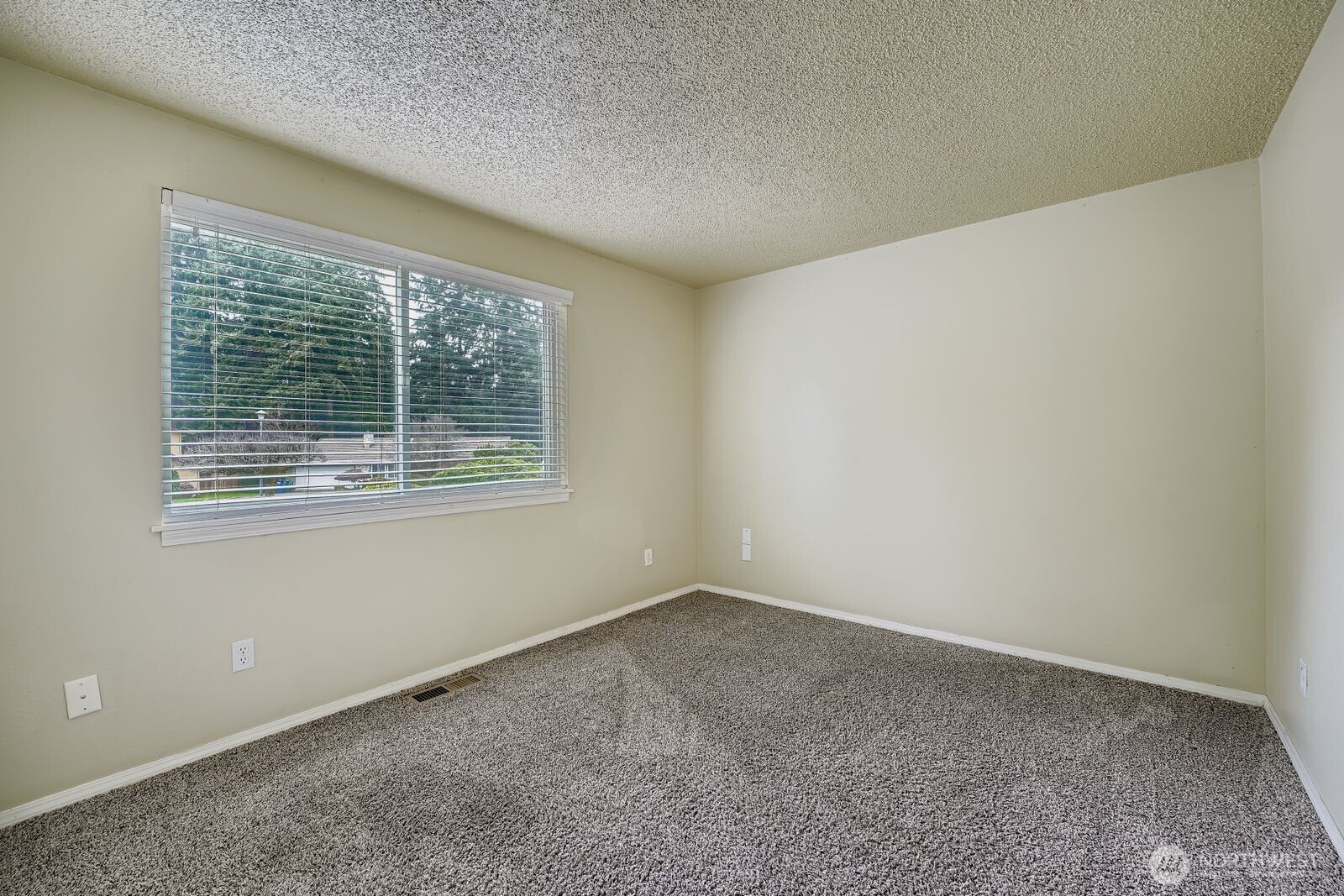 2738 Southwest 323rd Street Federal Way, WA 98023 - Photo 15 of 26 an empty room with a window