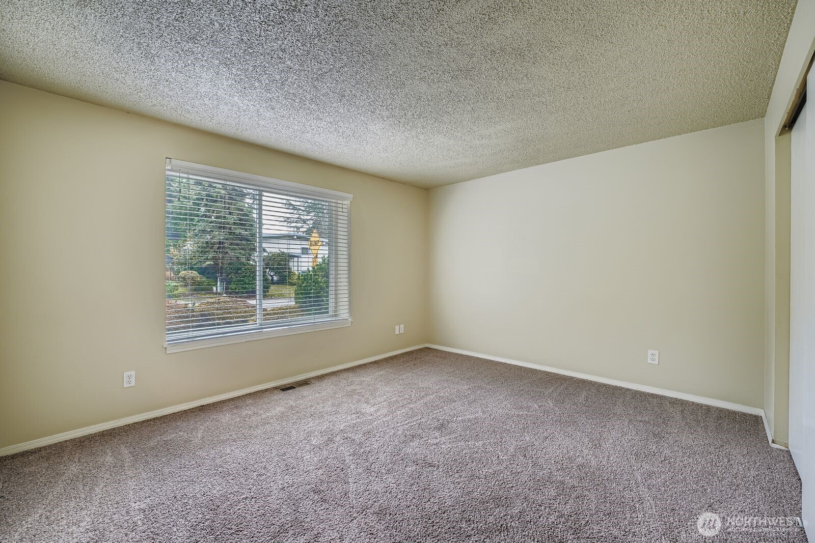 2738 Southwest 323rd Street Federal Way, WA 98023 - Photo 16 of 26 an empty room with a window