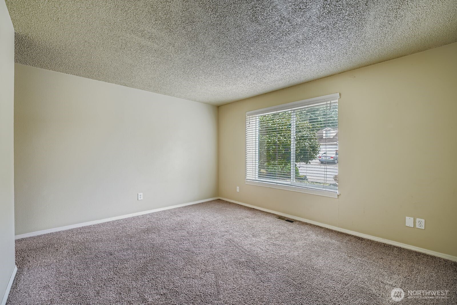 2738 Southwest 323rd Street Federal Way, WA 98023 - Photo 17 of 26 an empty room with a window