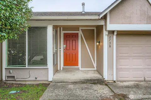 a view of house with backyard