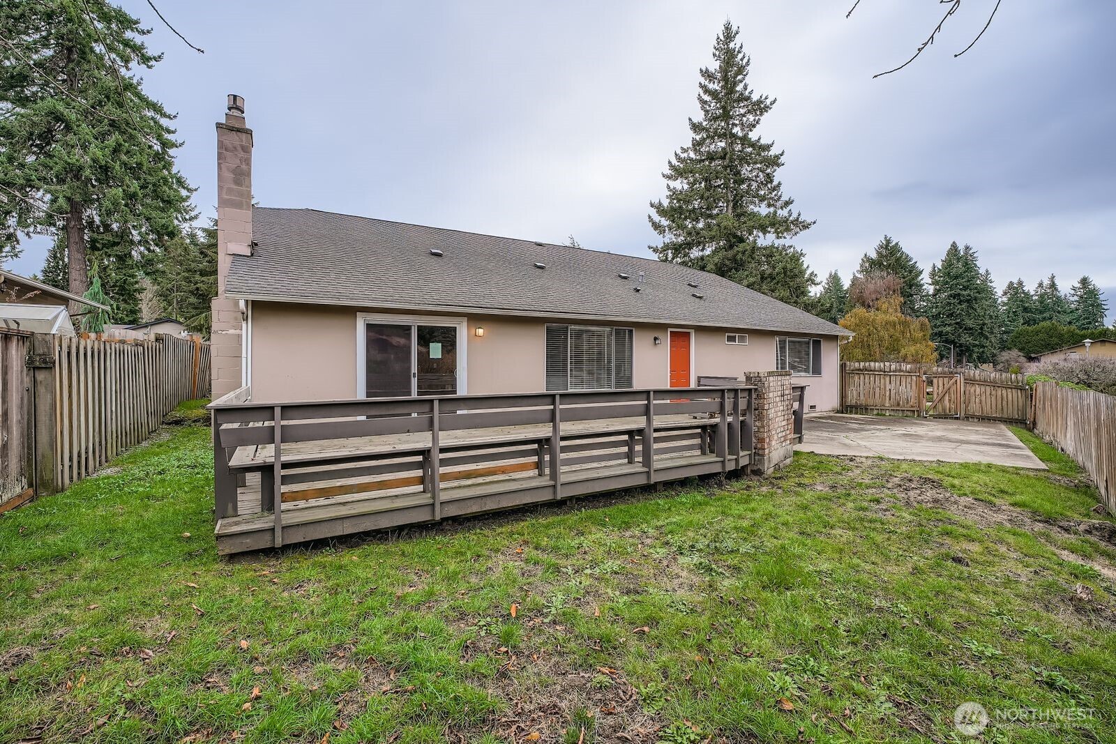 2738 Southwest 323rd Street Federal Way, WA 98023 - Photo 25 of 26 a front view of a house with a garden