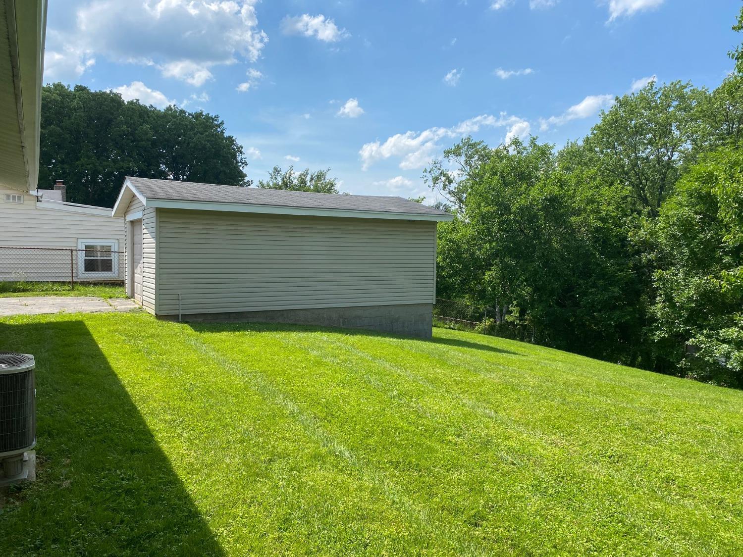 2616 Adams Road Cincinnati, OH 45231 - Photo 4 of 25