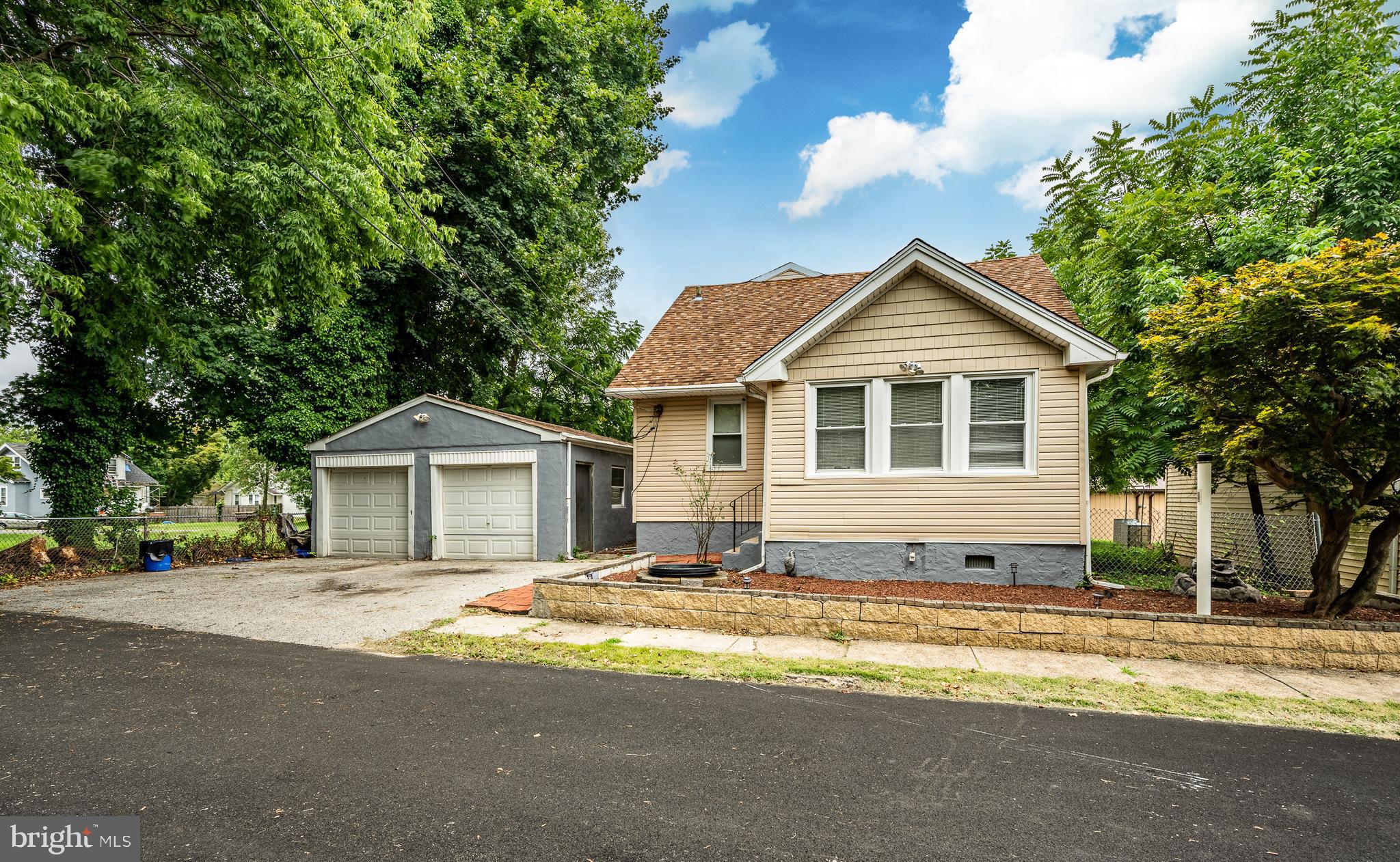 623 Greenhill Road Sharon Hill, PA 19079 - Photo 2 of 42 Gallery Image 2