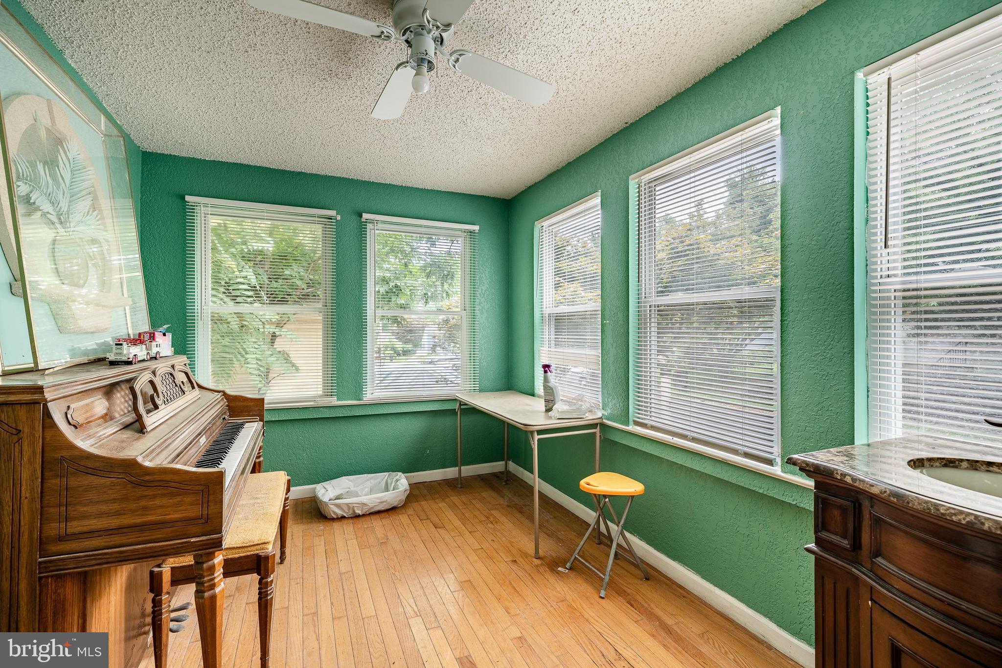 623 Greenhill Road Sharon Hill, PA 19079 - Photo 4 of 42 Gallery Image 4