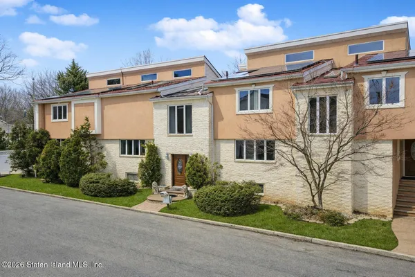 $1,499,000 | 201 Arbutus Avenue | Huguenot