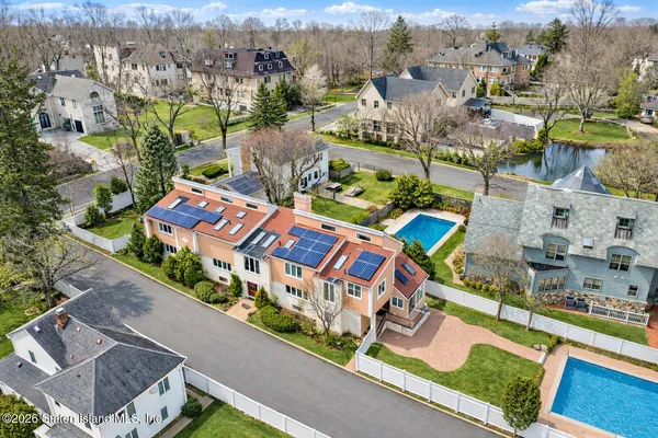 $1,499,000 | 201 Arbutus Avenue | Huguenot