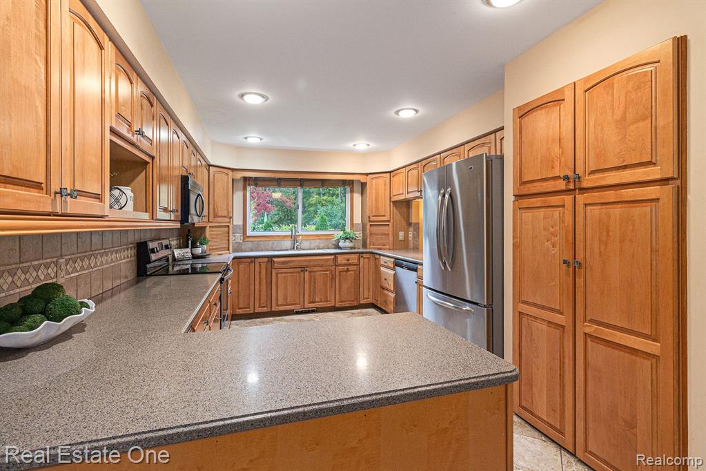 41454 Chattman Street Novi, MI 48375 - Photo 5 of 19