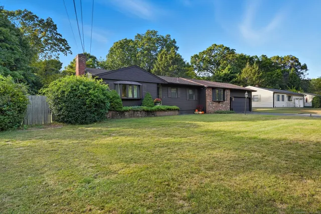 $385,000 | 57 Leslie Street, Windsor Locks, CT 06096