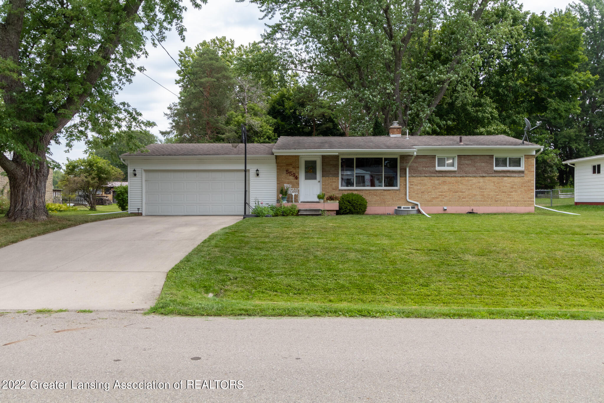 5594 Hallendale Road Haslett, MI 48840 - Photo 24 of 43 5594_Hallendale_BROCK-1