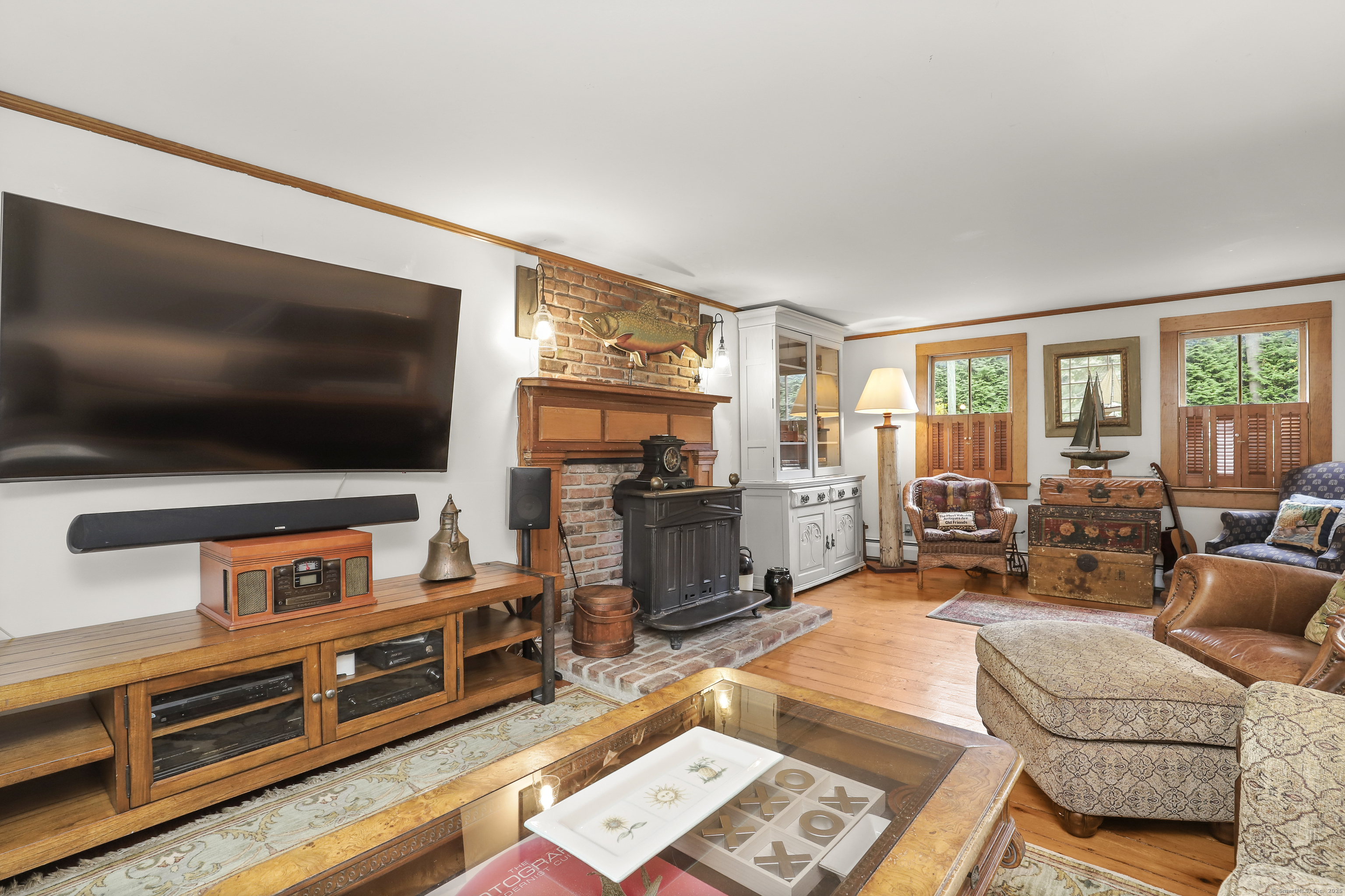 47 Hollow Tree Ridge Road Darien, CT 06820 - Photo 6 of 40
