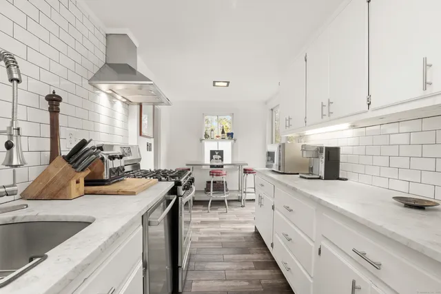 $1,750,000 | 47 Hollow Tree Ridge Road, Darien, CT 06820