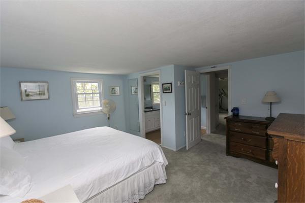 56 Gail Ann Road Billerica, MA 01821 - Photo 14 of 18