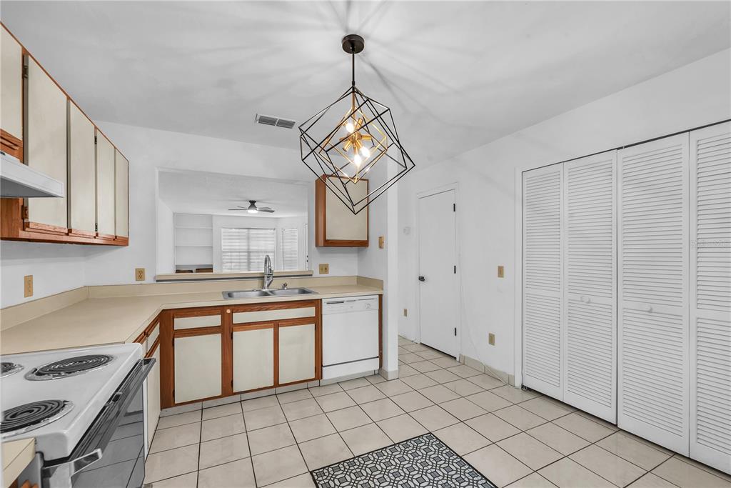 5100 Burchette Road, Unit 1004 Tampa, FL 33647 - Photo 14 of 29