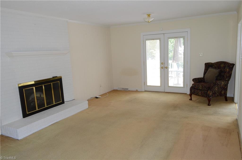 410 Traceway Road High Point, NC 27265 - Photo 4 of 27 Living Room