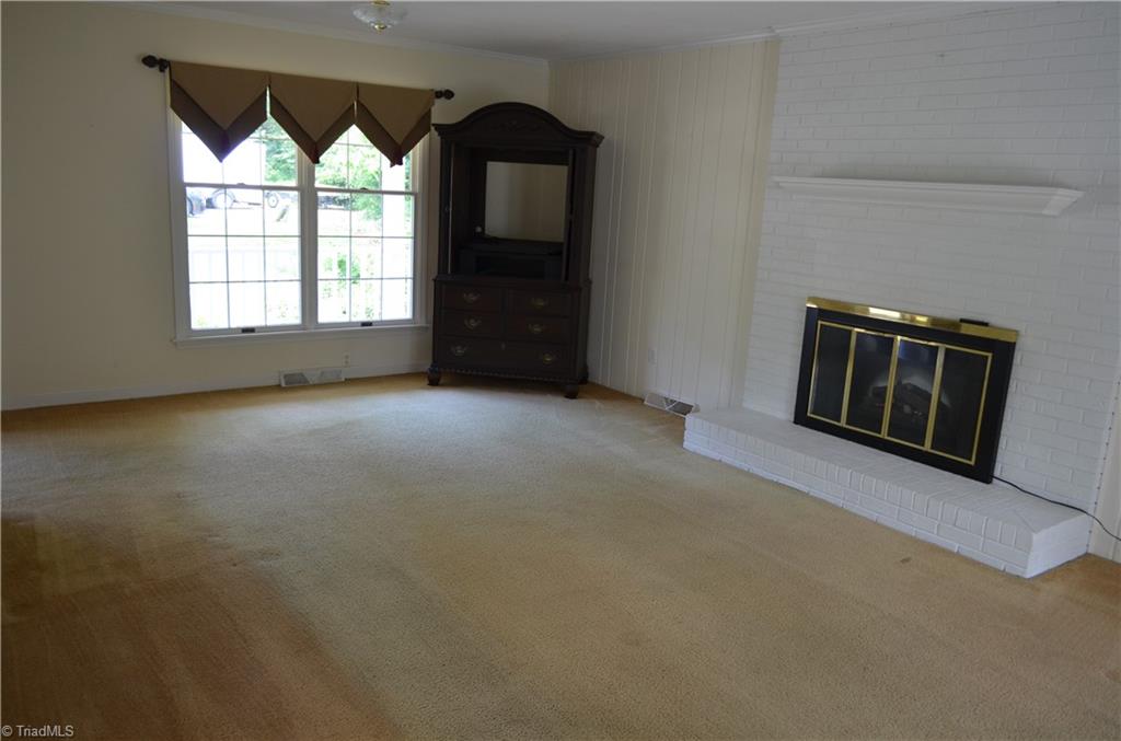 410 Traceway Road High Point, NC 27265 - Photo 5 of 27 Living Room